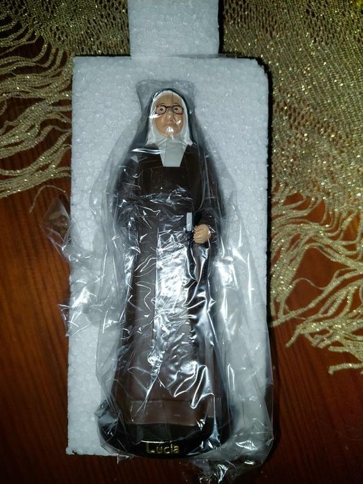 Irmã Lúcia ou Santa Lúcia 18cm nova
