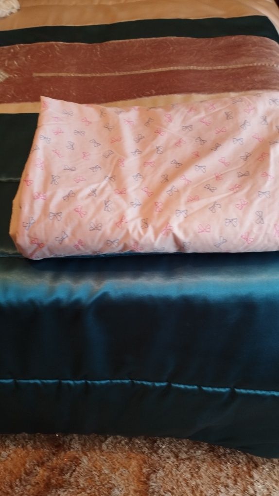 Edredom, novo, de cama de criança