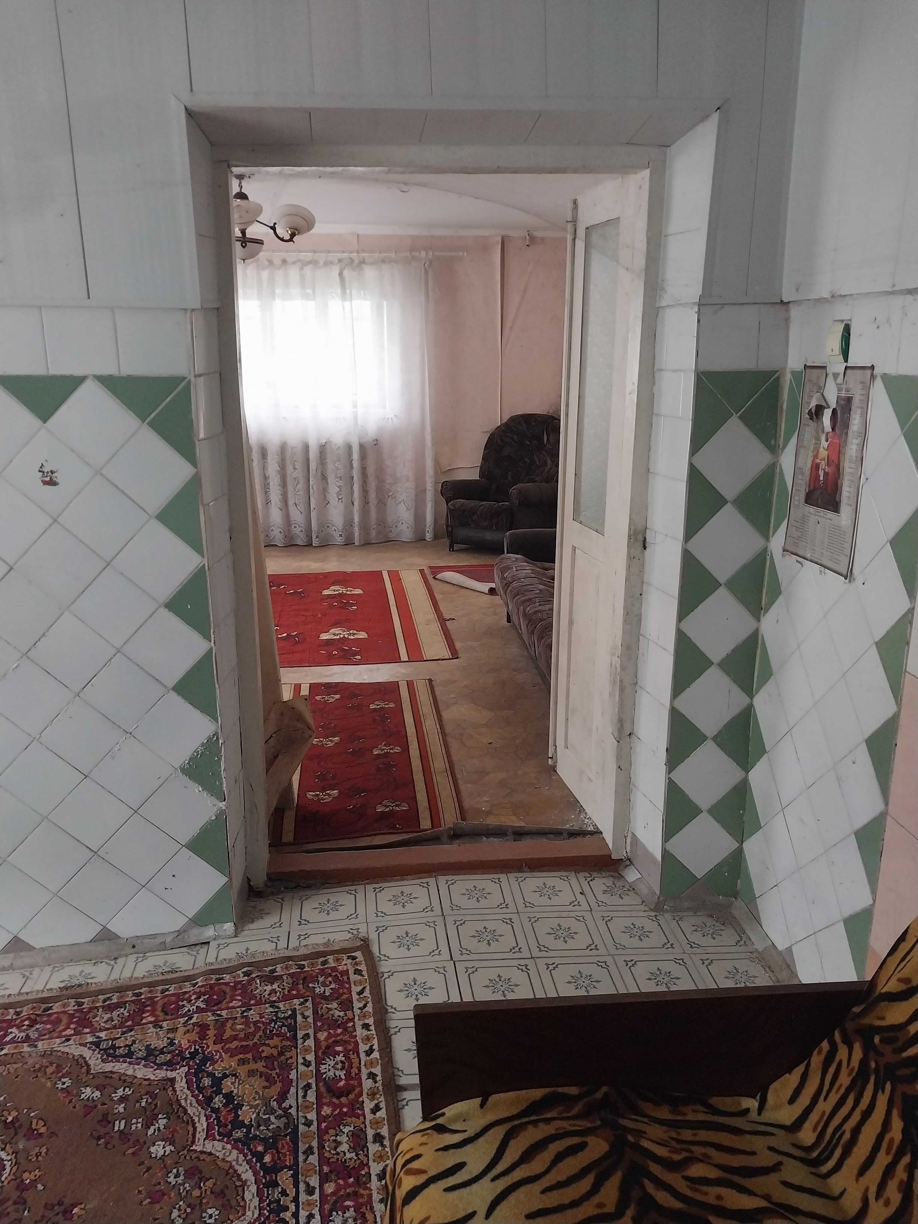 Терміново продається будинок 2 поверхи, р - н Центр