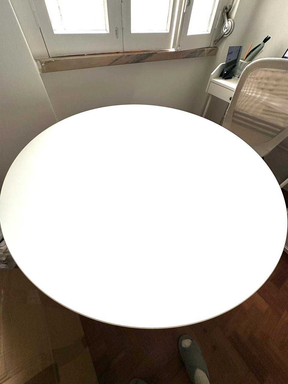 Table white round IKEA