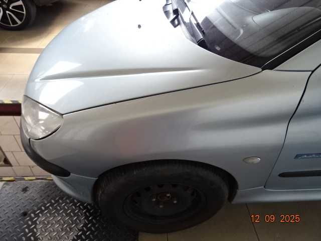 Peugeot 206 Kod EYL Przedni Pas Błotniki Atrapa Lampa Prawa BRAK MASKI