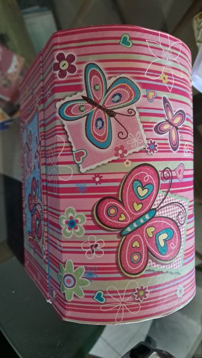 Caixinha guarda jóias em cartão