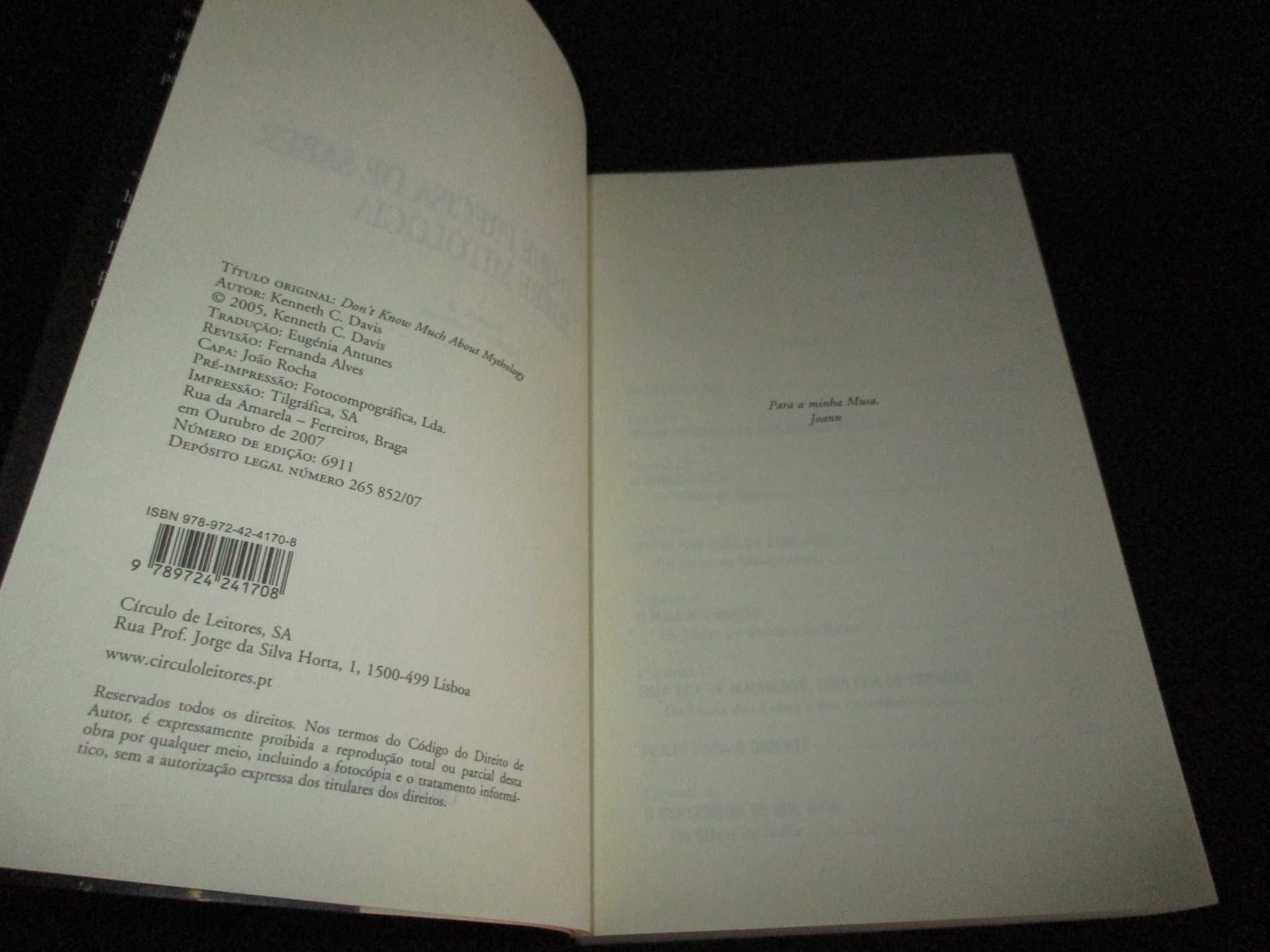 Livro Tudo o que precisa de saber sobre mitologia Kenneth C. Davis