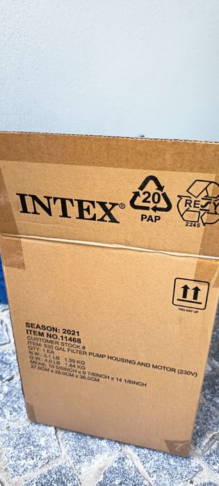 Vendo piscina em bom estado com bomba da marca Intex