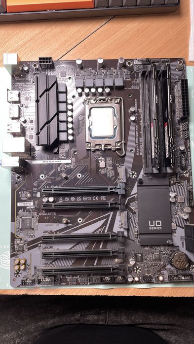 Комплект i5-12400F+B660+16Gb