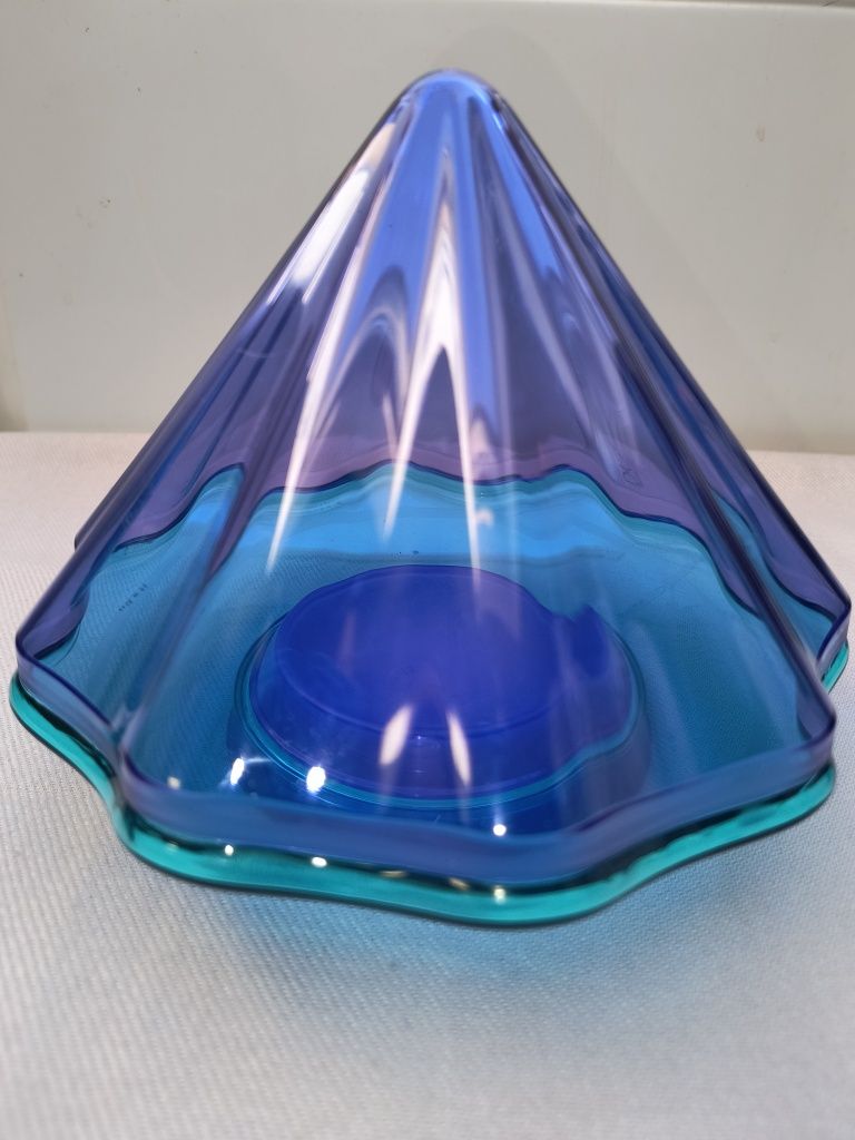 Tupperware tupperware tupperware