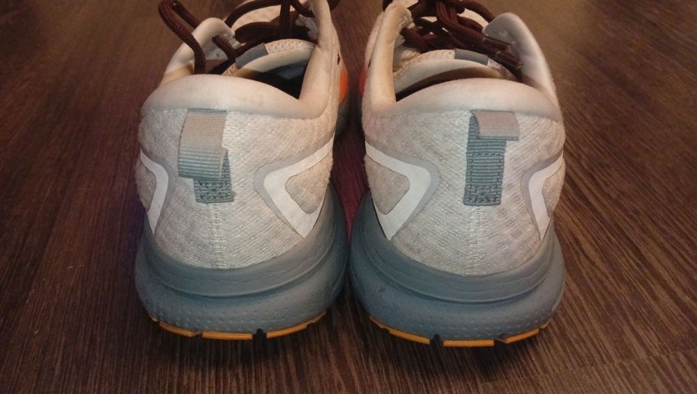 Кросівки  Brooks 43-44розмір