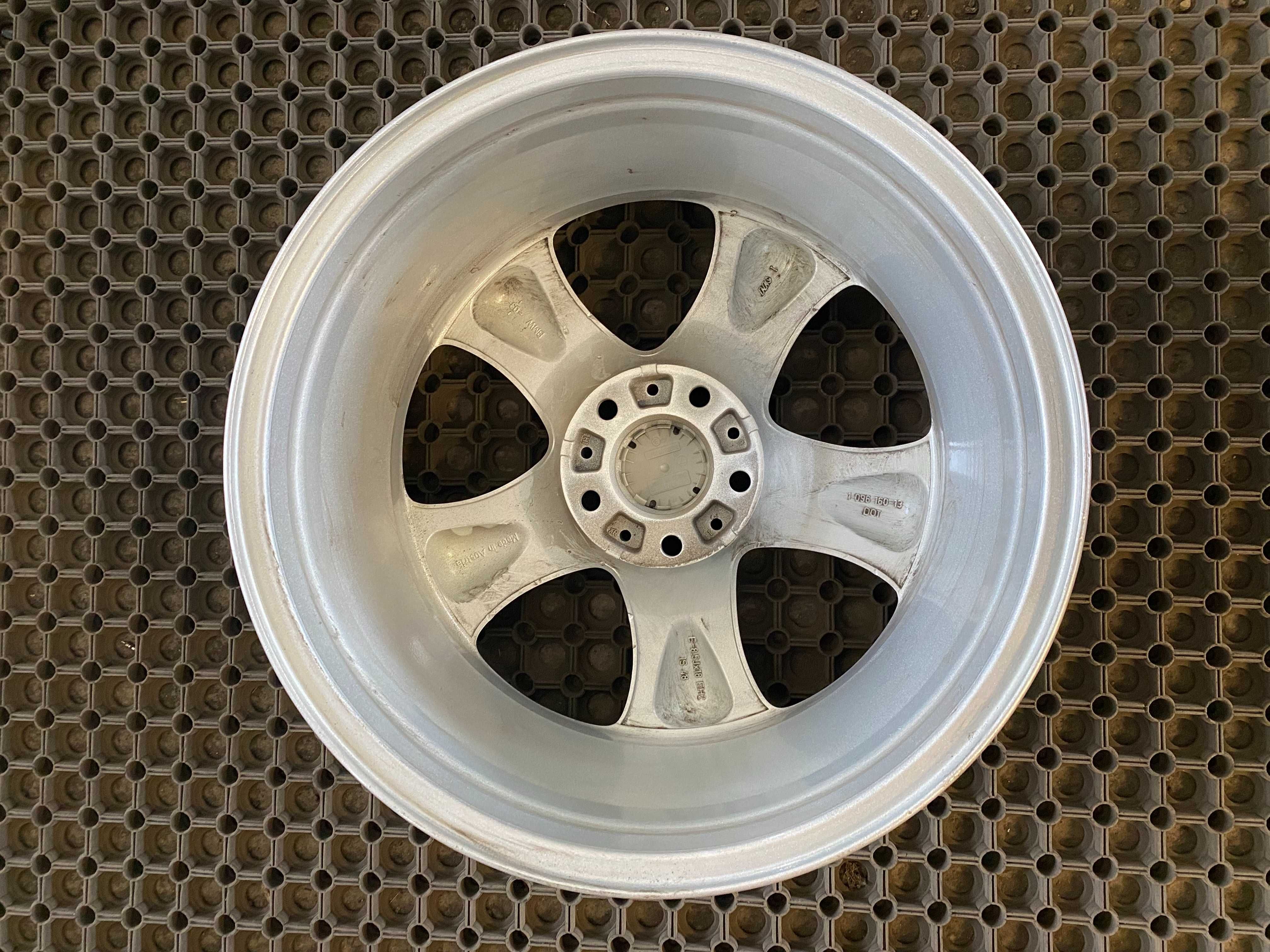 Felgi: BMW
Rozmiar: 8.5Jx18"