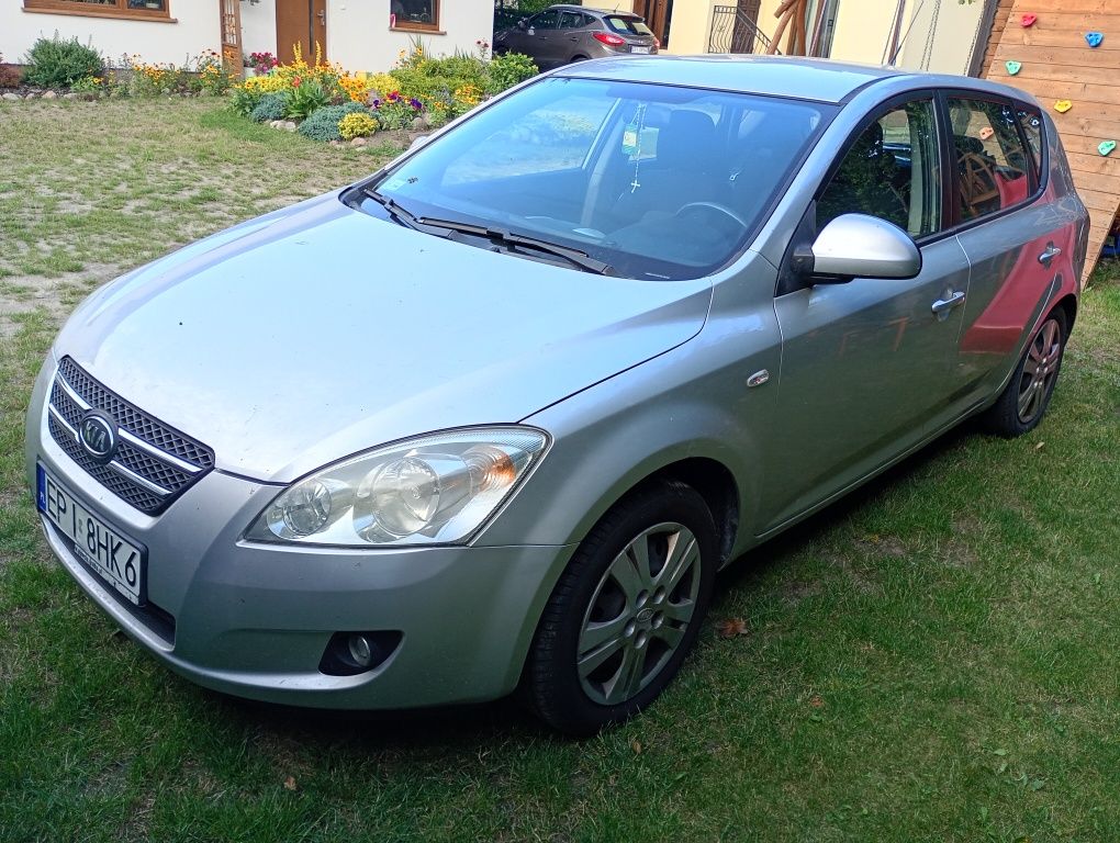 Kia Cee'd 2007r silnik w trakcie naprawy