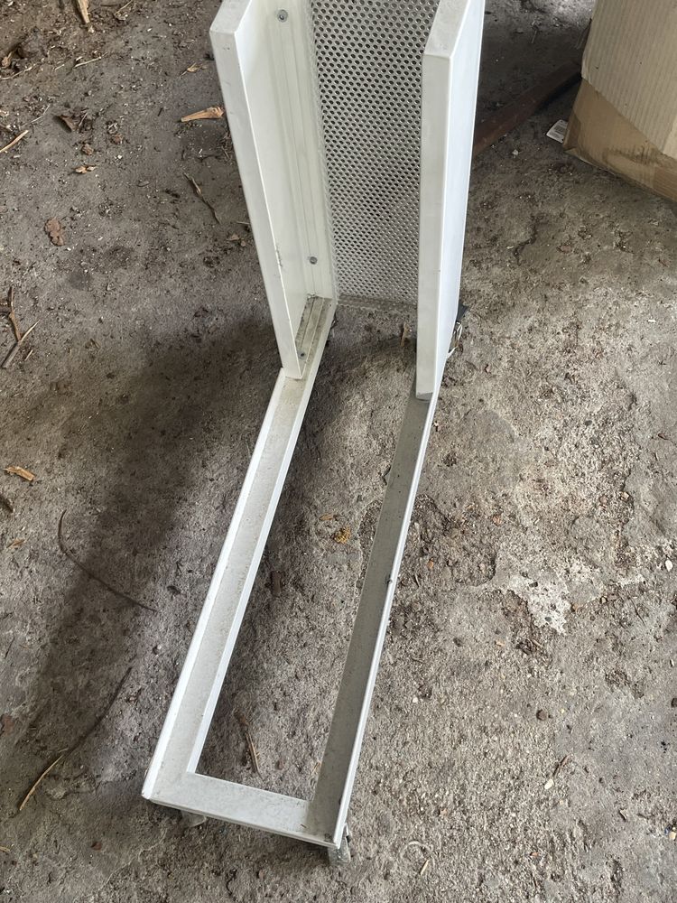 Suporte para computador com rodas