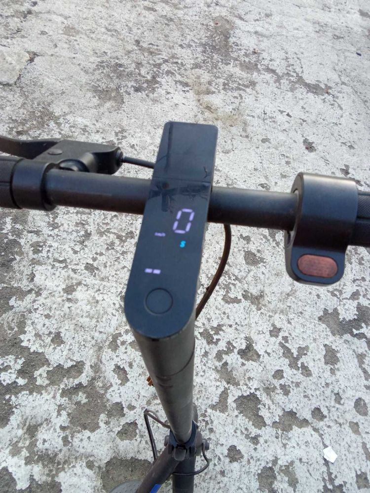 електросамокат XIaomi Ellectric Scooter Essential