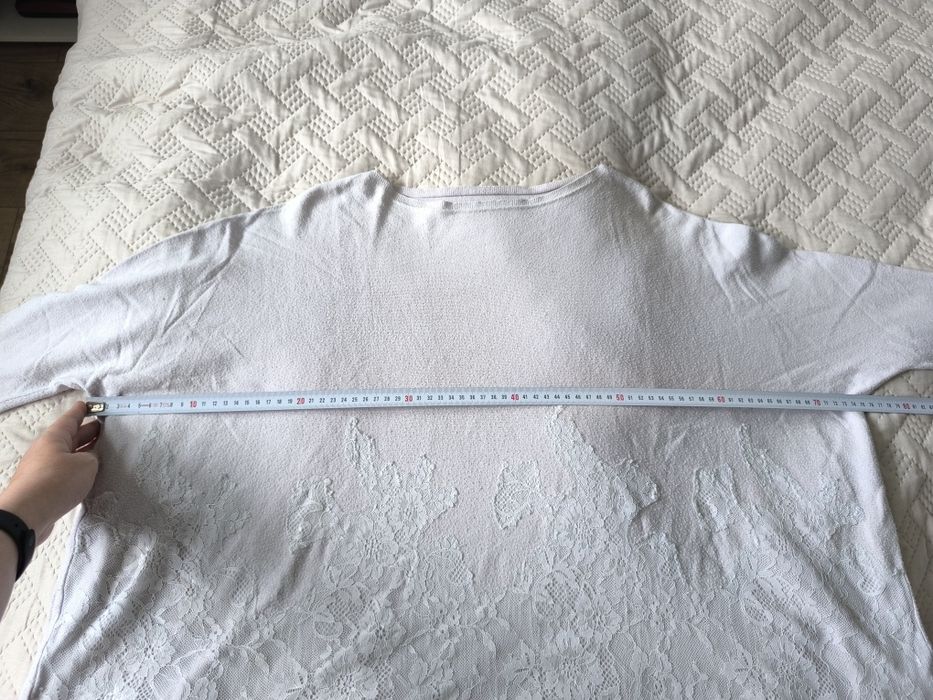 Sweterek bluzka z koronką