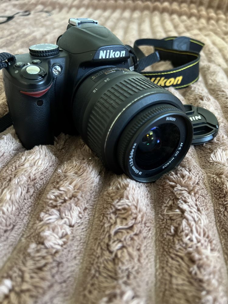 Nikon D3000 состояние нового