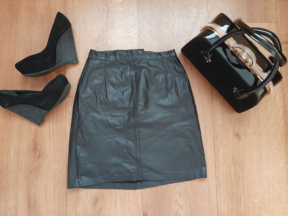 Черная кожаная юбка,бежевая капучино плиссе  Zara