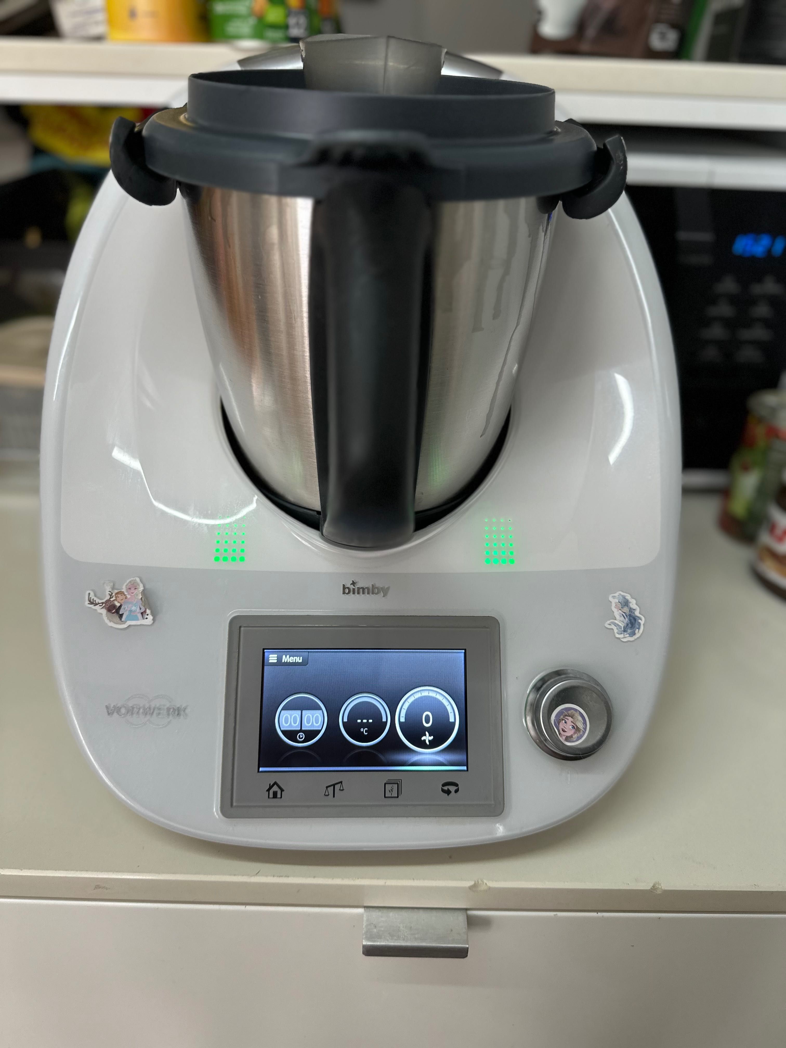 Vendo bimby TM5, super bem estimada