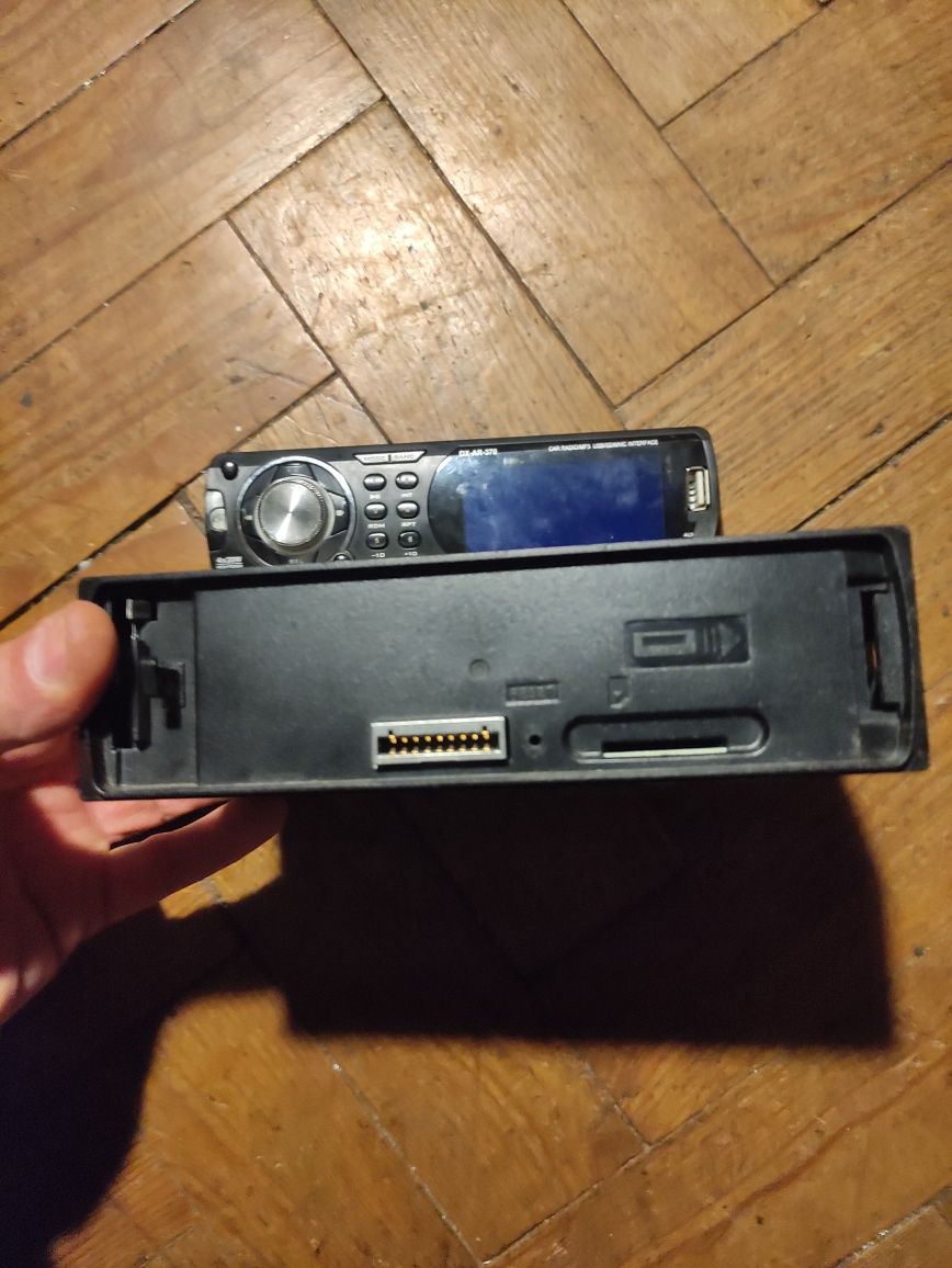 Rádio de carro a funcionar