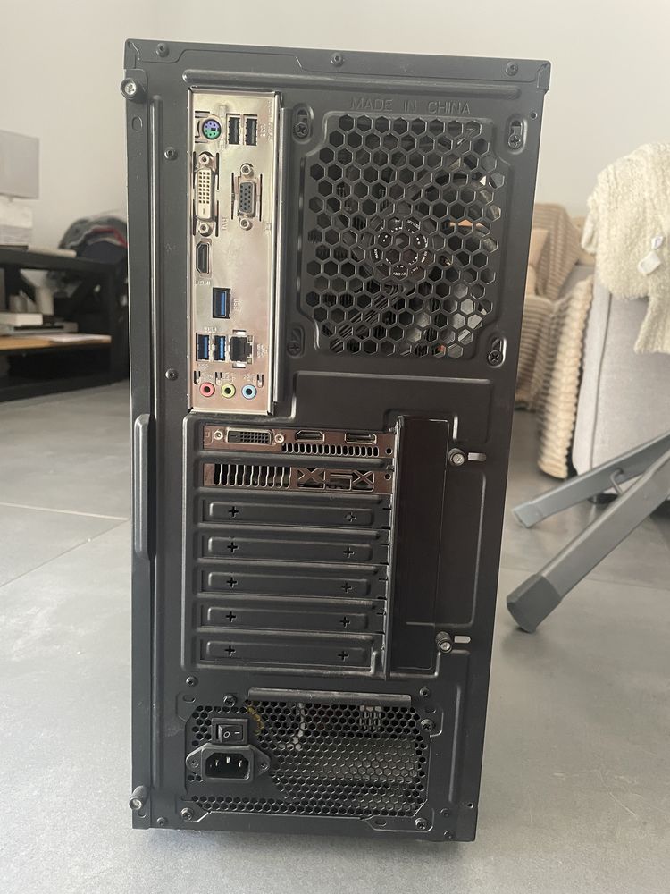Komputer stacjonarny + monitor