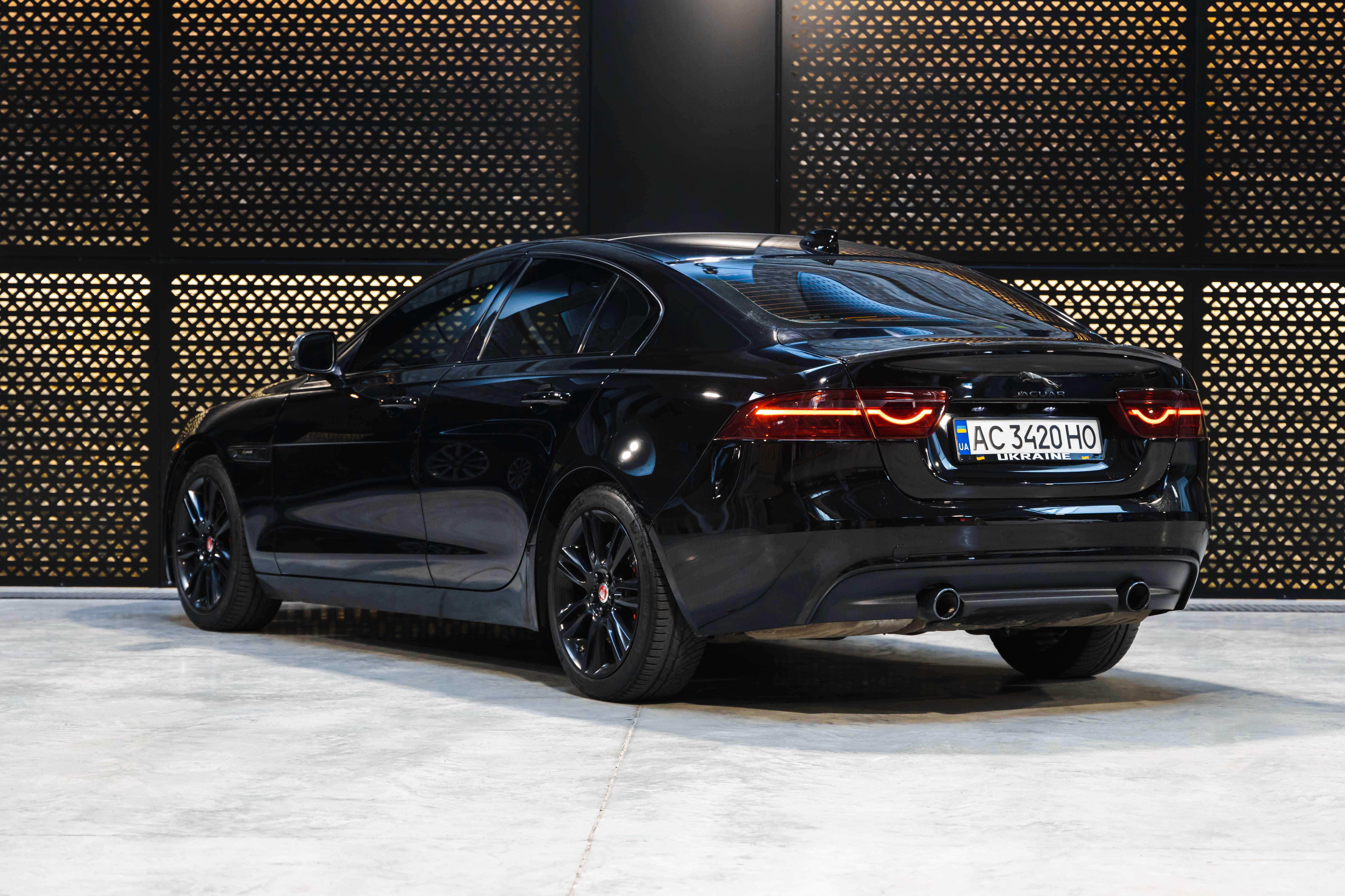 Jaguar XE R-Sport Black Edition 2018