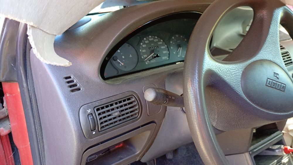 Fiat Punto 1997 4 porta gasolina . Sem depósito.