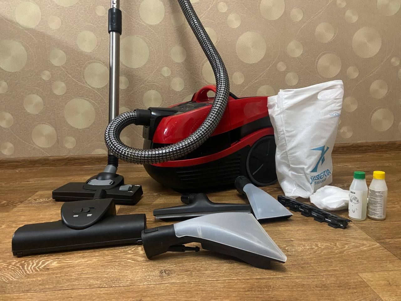 Моющий пылесос с аквафильтром BOSCH BWD421PET