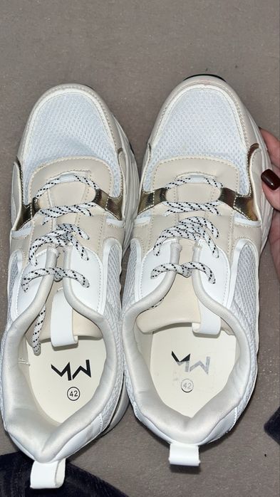 Кроссовки женские 42 размер