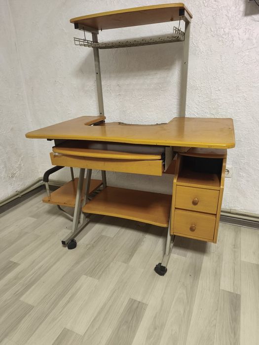 Компьютерный стол