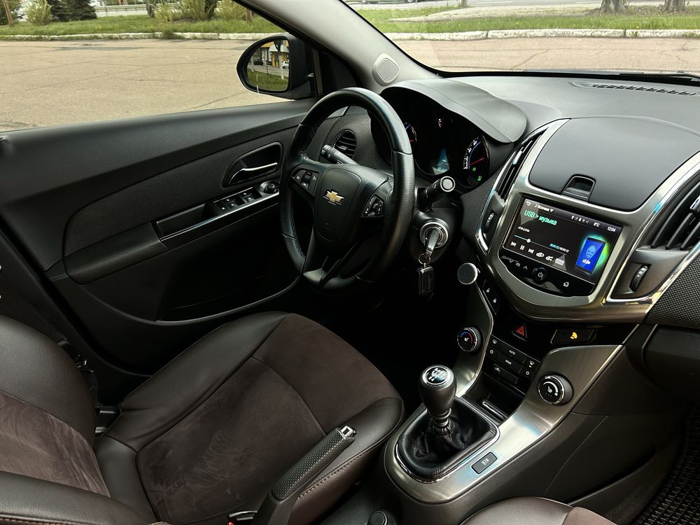 Chevrolet Cruze рест 2013р/в 1.8 бензин