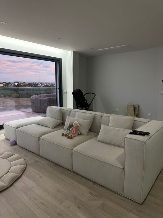 Sofá com chaise longue amovível