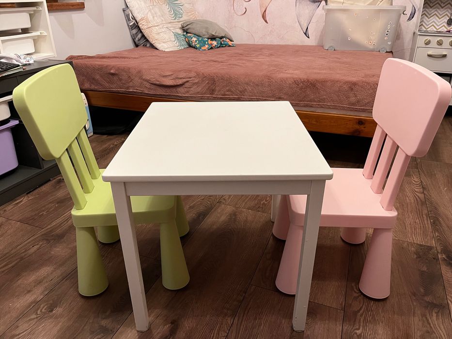 Stolik z krzesełkami