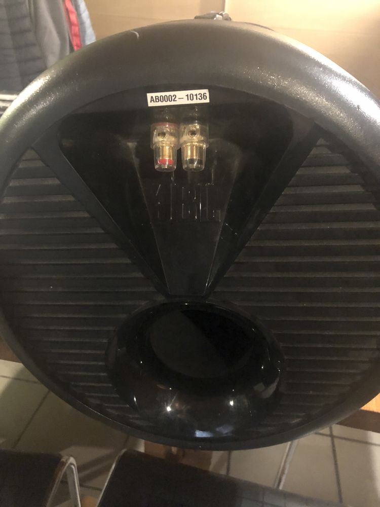 Tuba subwoofer JBL skrzynia basowa