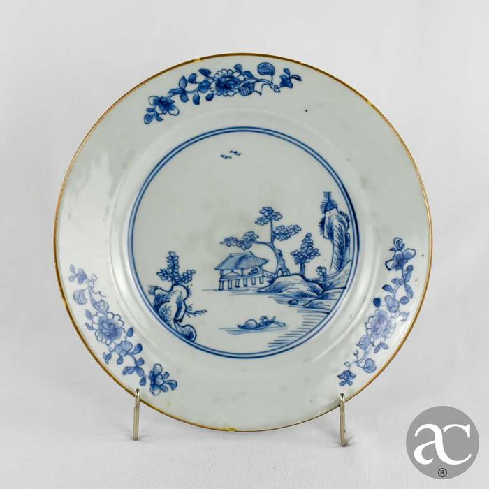 Prato porcelana China período Qianlong, séc. XVIII, flores e paisagem