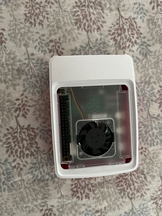 Raspberry Pi 5 4GB desktop kit (novo]