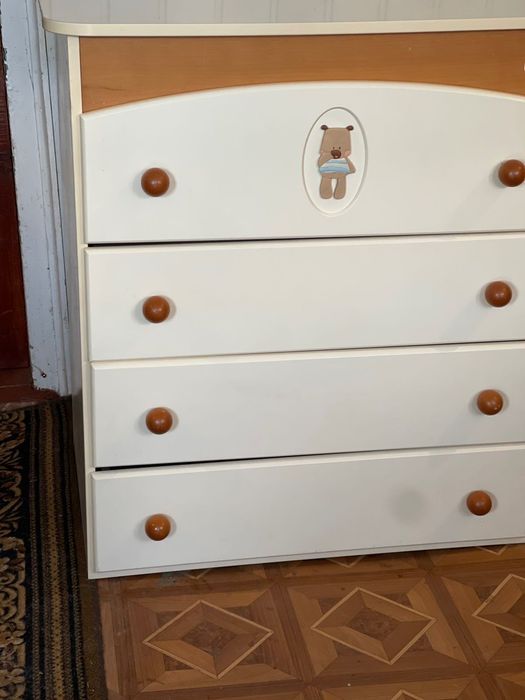 Комод з ліжечком