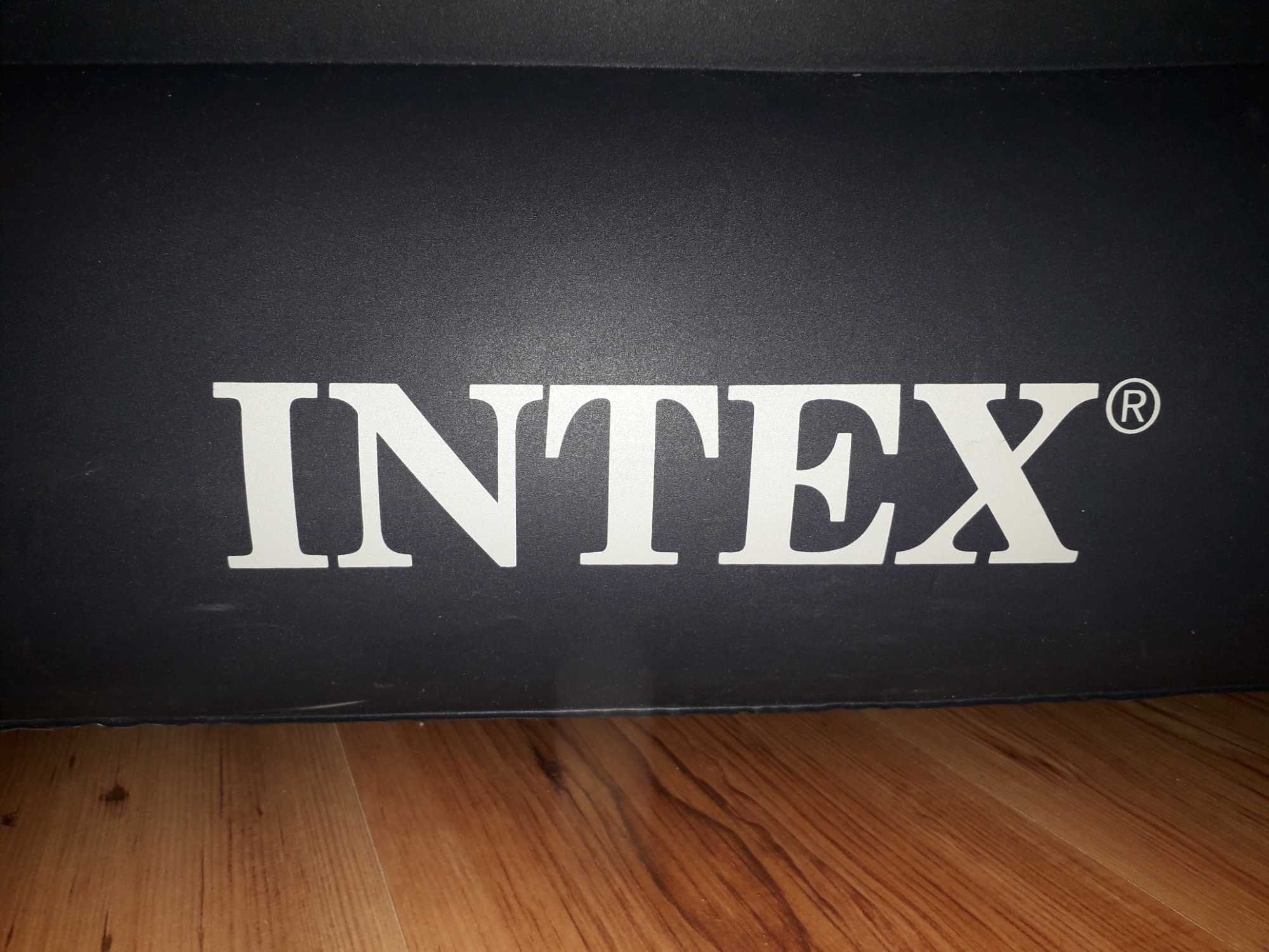 Двоспальна надувне ліжко Intex  152х203х42 см, вбудована електропомпа