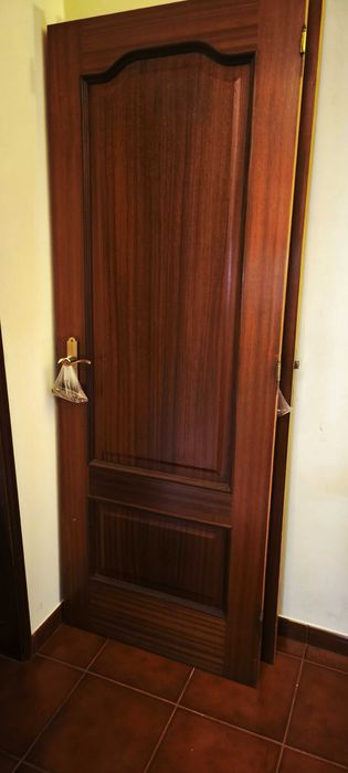 Portas em Madeira Mogno