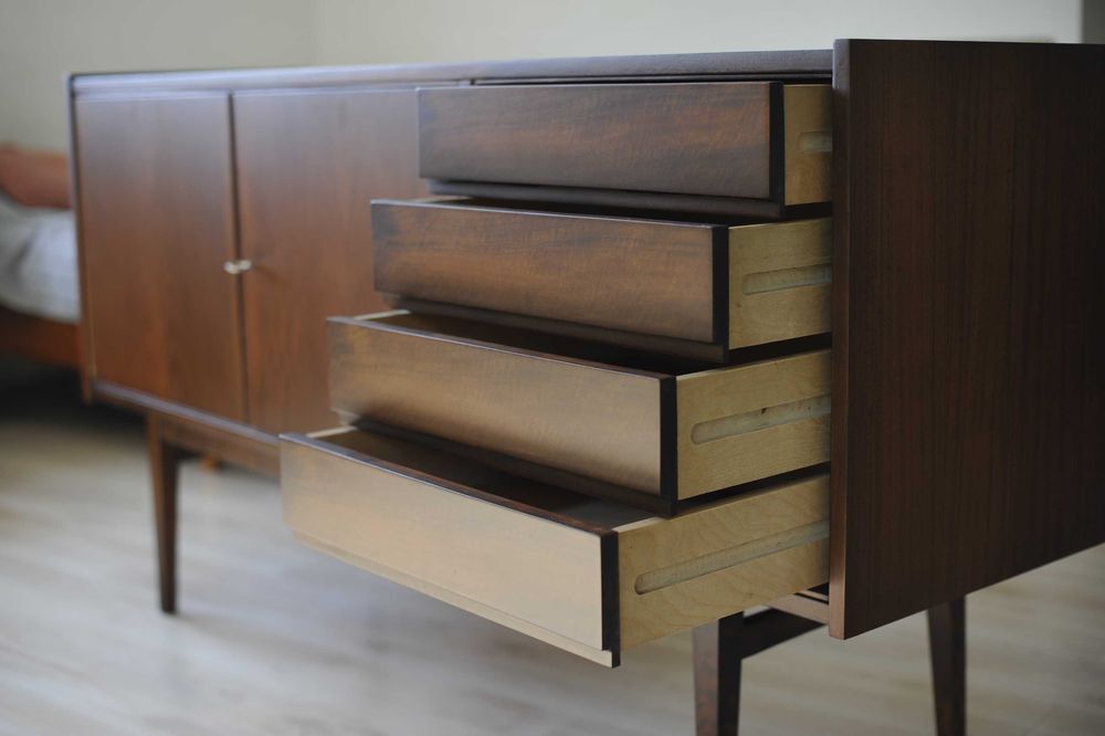 Komoda proj. S. Albrecht dla Bydgoskie Zakłady Drzewne