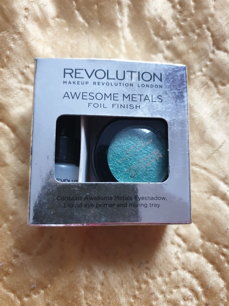 Cienie do powiek MakeUp Revolution