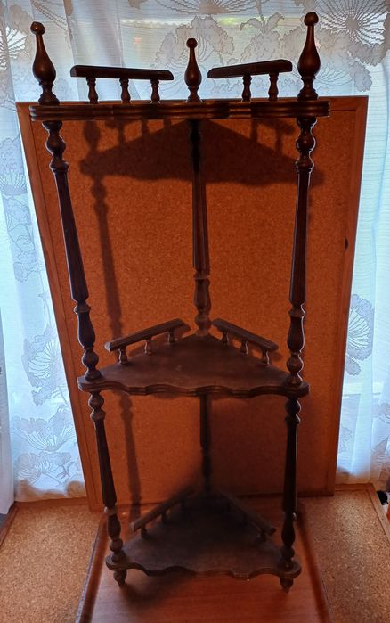 Cantoneira de canto em madeira.
Móvel, estante para vasos/plantas, dec