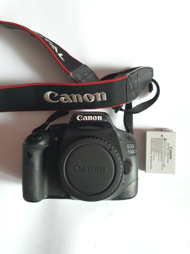 Фотоапарат CANON EOS 550D body зеркальний в ідеалі