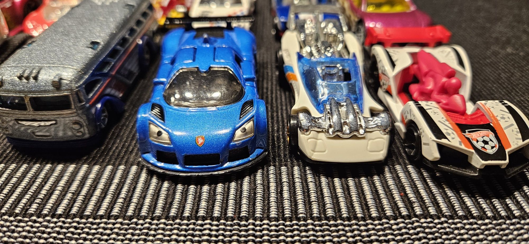 Metalowe pojazdy resoraki SIKU, Hot Wheels . Dźwig, koparka , inne