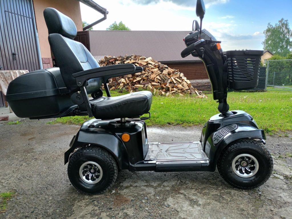 Skuter dla Seniora Inwalidy Elektryczny Wózek Drive z Kufrem Czarny