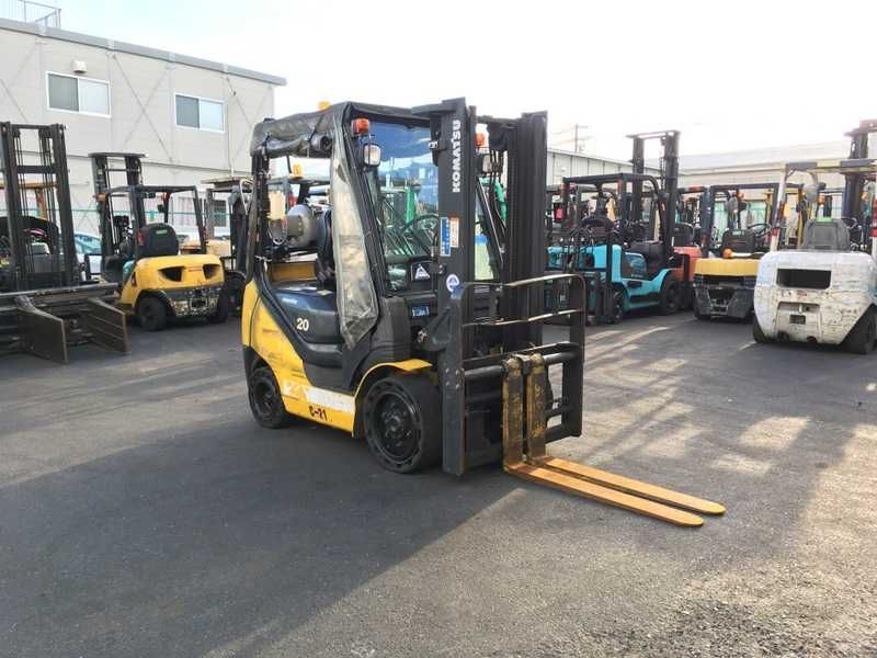 навантажувач Komatsu,компакт з кабіною та позиціонером для кожної вили