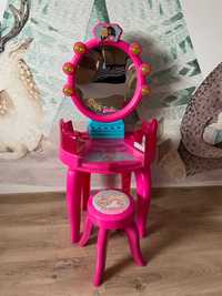 Toaletka Barbie studio urody fryzjer z taboretem i akcesoriami różowa