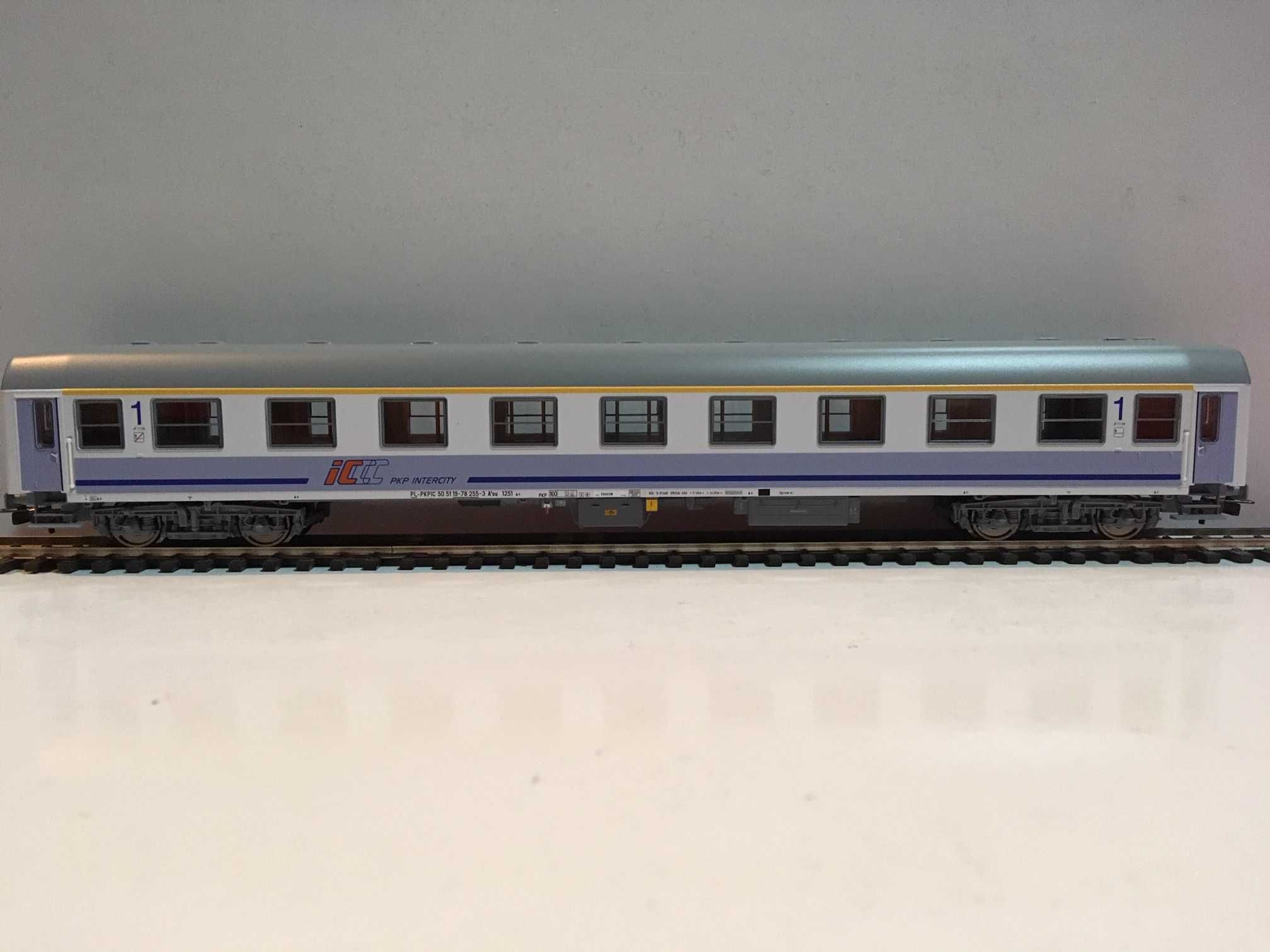 Wagon osobowy Piko 97605 H0 PKP 1 kl.