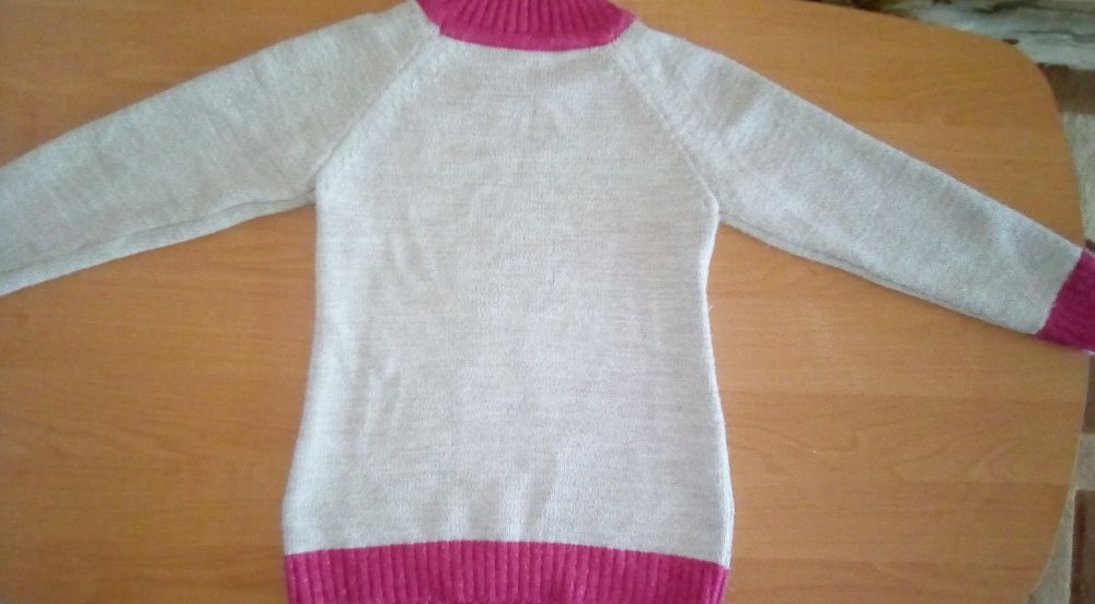 Красивый свитер на девочку 8-9лет