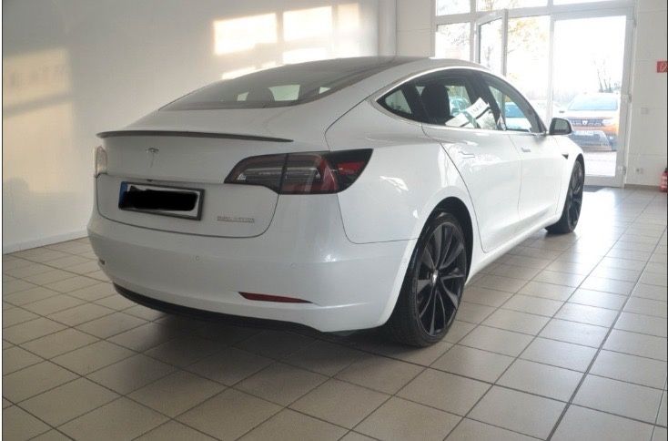 Tesla Model 3 Performance