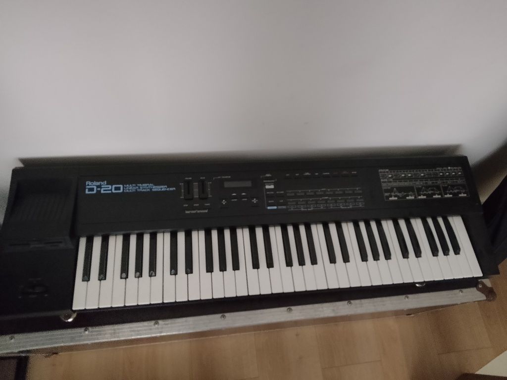 Roland d 20 keyboard