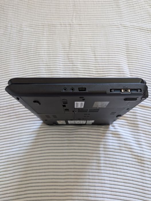 Toshiba Satellite L40-18L ( Portátil ) *