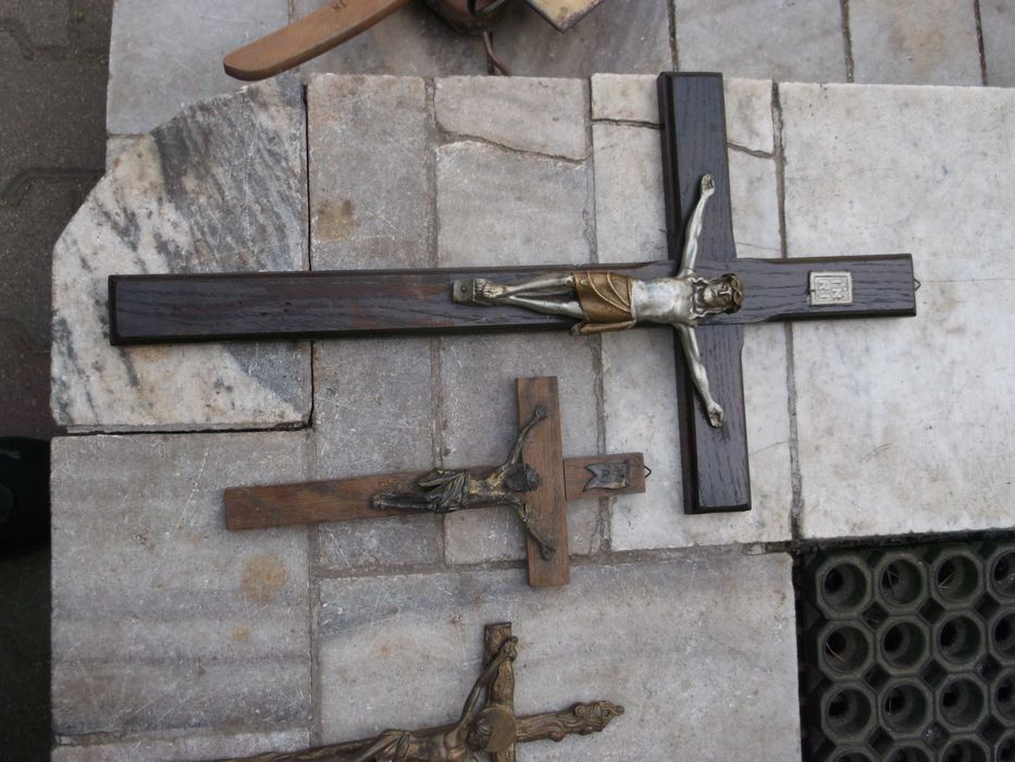 dewocjonalia  krzyże drewniane i mosiężne