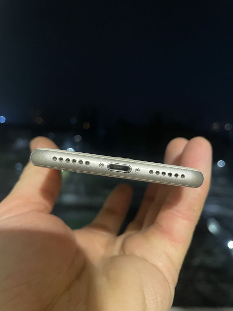 Iphone 8 64gb (заблокований на оператора)